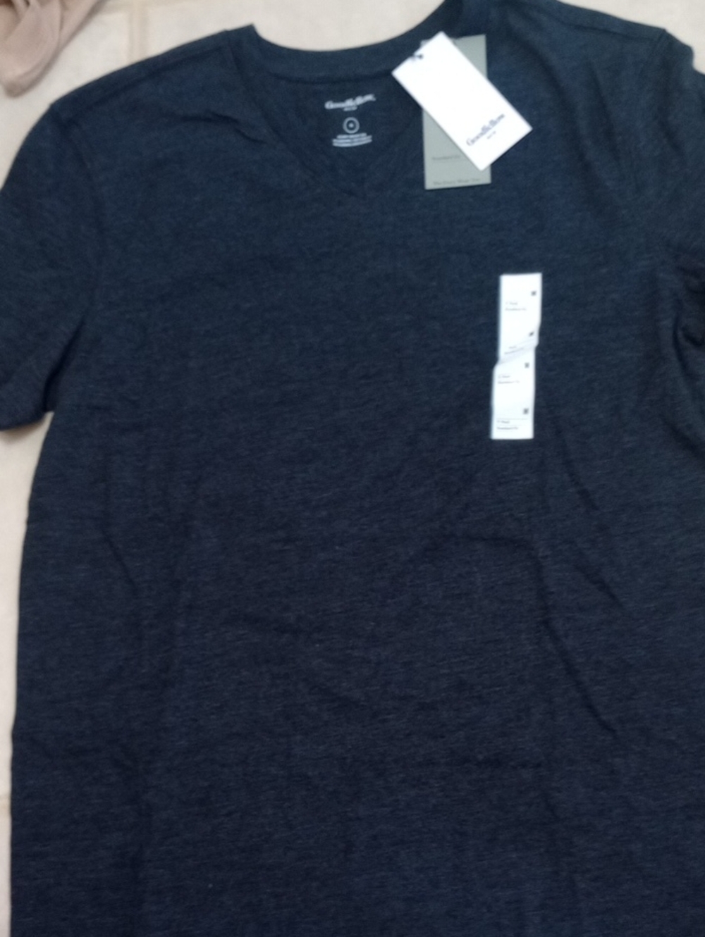 🥰3/$25 NWT GOODFELLOW & CO Railroad Gray Short-Sleeve Cotton V neck Tee